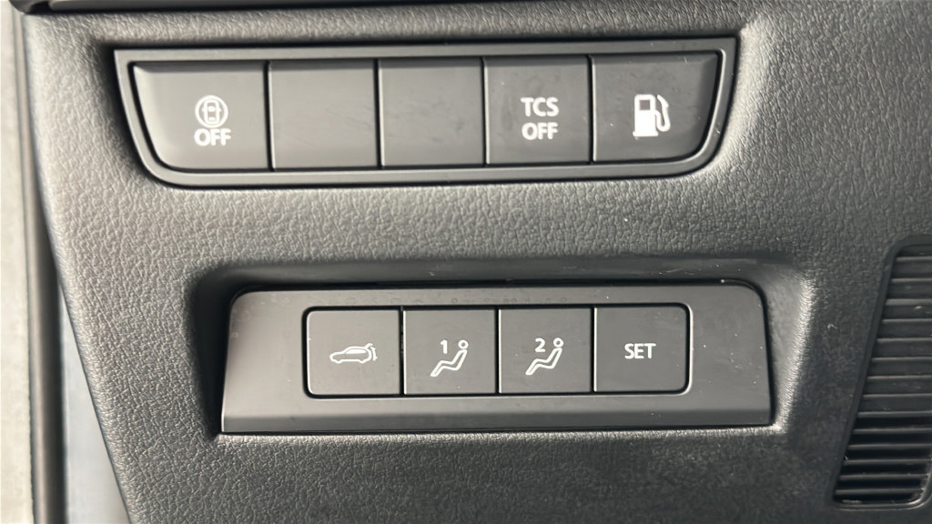 Used 2025 MAZDA CX-50 AWD 2.5 Hybrid w/ Premium Pkg image 22