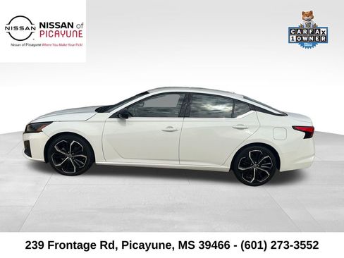 Used 2024 Nissan Altima 2.5 SR image 2