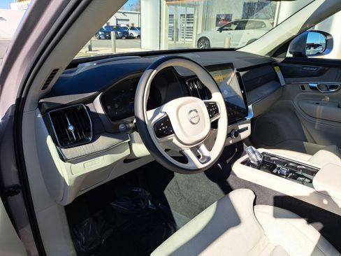 New 2026 Volvo XC90 T8 Ultra w/ Protection Package Premier image 5