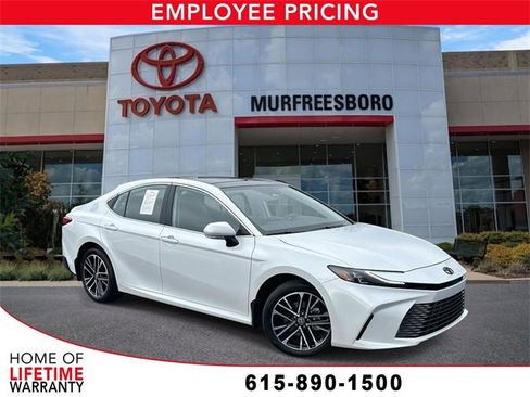 Used 2025 Toyota Camry XLE image 1