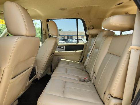 Used 2016 Ford Expedition XLT w/ Equipment Group 201A RWD image 10