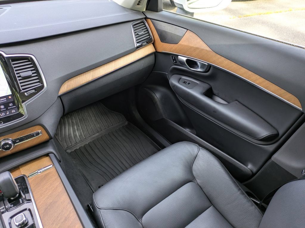 Certified 2023 Volvo XC90 B6 Plus w/ Protection Package AWD/4WD image 18