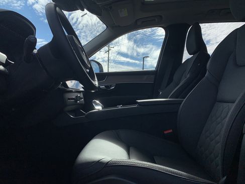 Used 2025 Volvo XC90 B6 Plus image 16