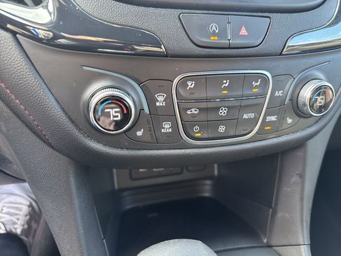 Used 2024 Chevrolet Equinox RS w/ RS Leather Package image 27