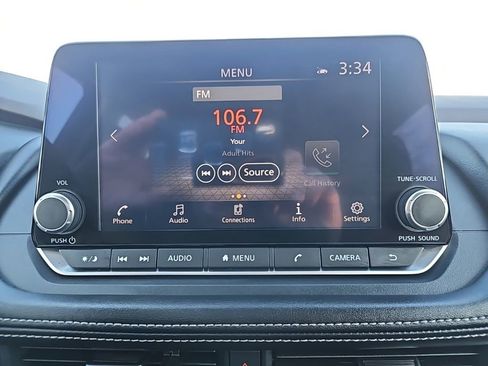 Used 2023 Nissan Rogue SV image 17