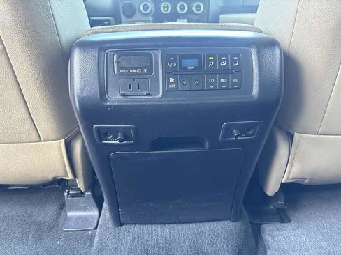 Used 2015 Toyota Sequoia Platinum RWD image 17