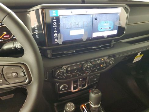 New 2025 Jeep Gladiator High Tide image 14