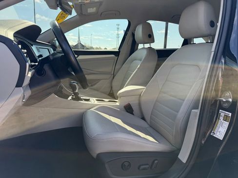 Used 2022 Volkswagen Jetta SE image 15