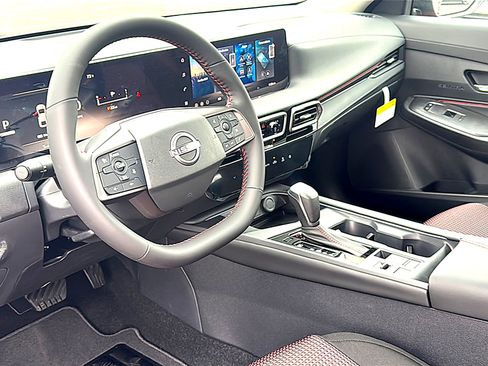 New 2026 Nissan Sentra SR w/ Floor Mat Package FWD image 9