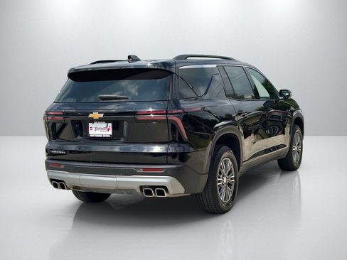 Used 2025 Chevrolet Traverse LT FWD image 5