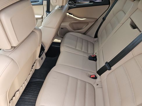 Certified 2026 Porsche Macan AWD/4WD image 28