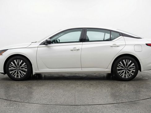 Used 2025 Nissan Altima 2.5 SV image 5