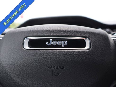 Used 2025 Jeep Grand Cherokee Altitude AWD/4WD image 27