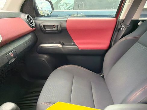 Used 2019 Toyota Tacoma SR5 RWD image 15