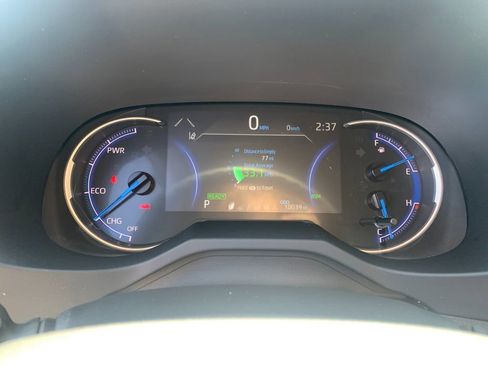 Used 2025 Toyota RAV4 XLE image 30