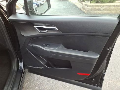 Used 2025 Kia Sportage LX image 19