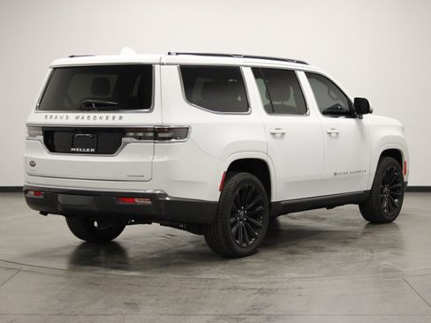 Used 2022 Jeep Grand Wagoneer Series II AWD/4WD image 8