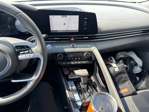 Used 2023 Hyundai Elantra SEL w/ Convenience Package FWD image 4