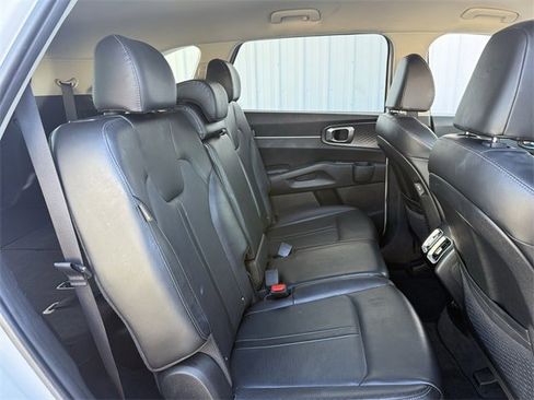 Used 2024 Kia Sorento S image 31