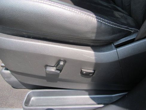Used 2015 Dodge Grand Caravan SXT FWD image 15