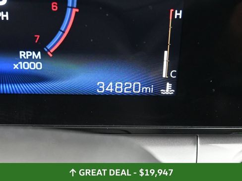 Used 2025 Chevrolet Trax LT FWD image 38