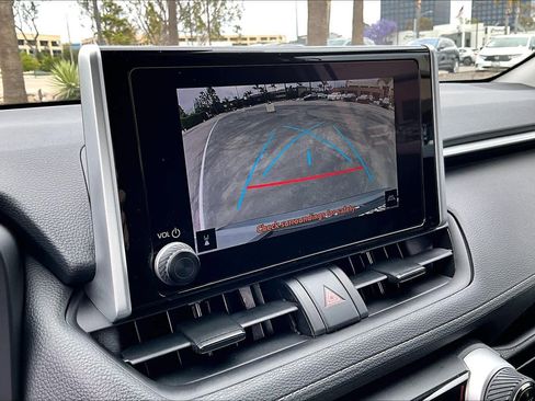 Used 2024 Toyota RAV4 XLE AWD/4WD image 25