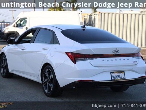 Used 2023 Hyundai Elantra Limited image 3