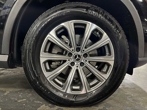 Used 2025 Mercedes-Benz GLC 300 4MATIC image 10