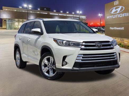 Used 2018 Toyota Highlander Limited FWD image 3