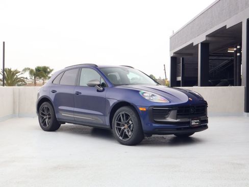 Certified 2023 Porsche Macan Turbo AWD/4WD image 7