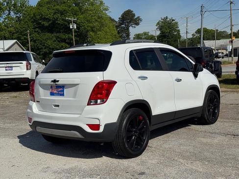 Used 2019 Chevrolet Trax LT w/ Redline Edition FWD image 3