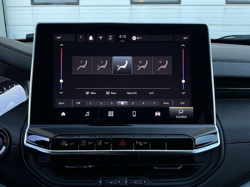 Used 2025 Jeep Compass Trailhawk image 30