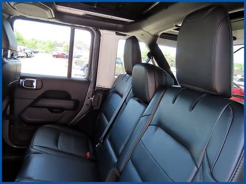 Used 2023 Jeep Wrangler Unlimited Sahara AWD/4WD image 10