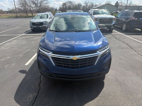 Used 2022 Chevrolet Equinox LS w/ LS Convenience Package FWD image 4