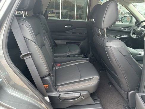 New 2026 Nissan Pathfinder SL w/ SL Premium Package FWD image 9