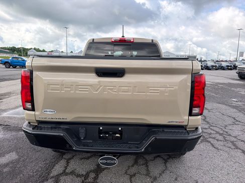 Used 2024 Chevrolet Colorado ZR2 w/ Technology Package AWD/4WD image 5