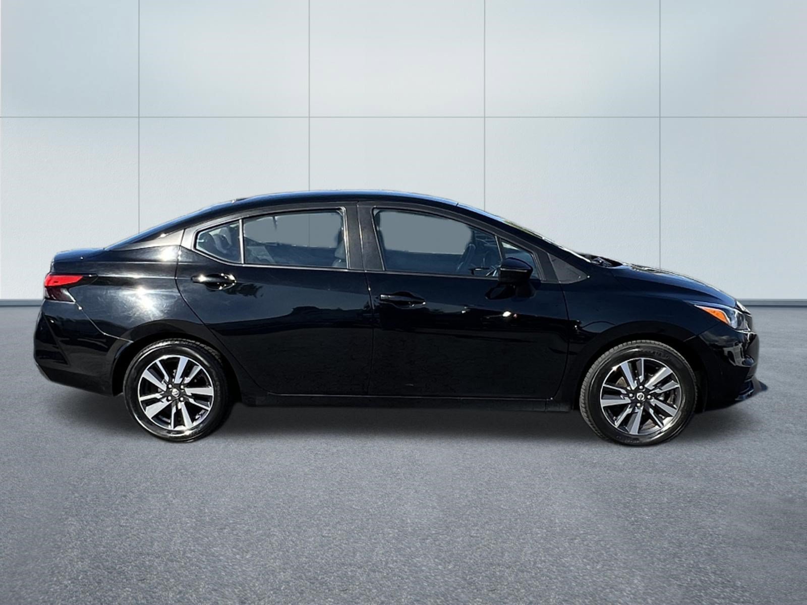 Used 2021 Nissan Versa SV FWD image 7