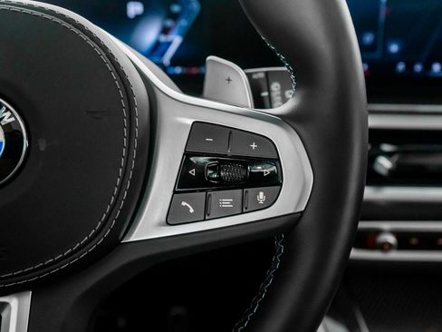 Used 2025 BMW X5 M60i w/ Premium Essential Package image 46