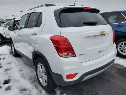 Used 2020 Chevrolet Trax LT w/ Sun & Sound Package image 4