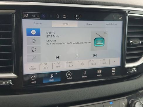 Used 2023 Chrysler Pacifica Touring-L FWD image 25