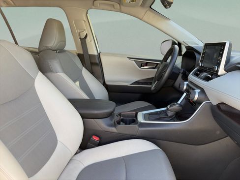 Used 2021 Toyota RAV4 Limited image 17