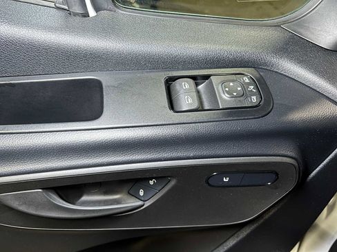 Used 2025 Mercedes-Benz Sprinter 2500 image 21