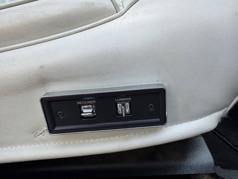 Used 1994 Lincoln Town Car Signature RWD image 27