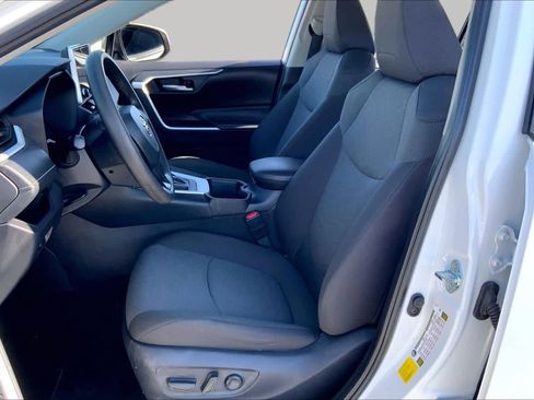 Certified 2025 Toyota RAV4 XLE FWD image 8