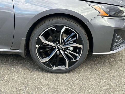 New 2025 Nissan Altima 2.5 SR image 7