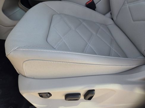 Used 2025 Volkswagen Atlas SE FWD image 21