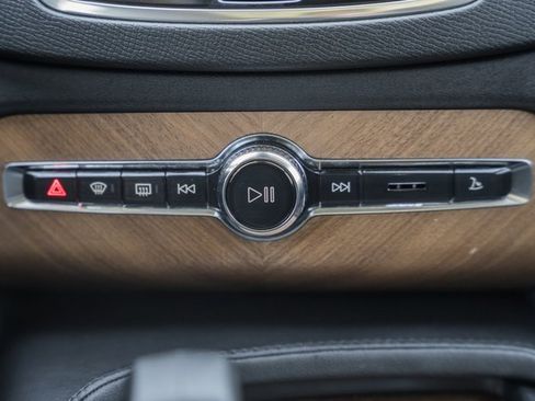 Certified 2023 Volvo XC90 B6 Plus image 24