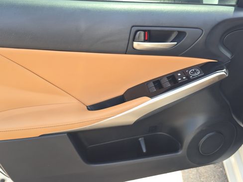 Used 2018 Lexus IS 300 image 17