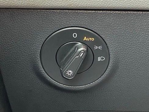 Used 2024 Volkswagen Taos SE image 23