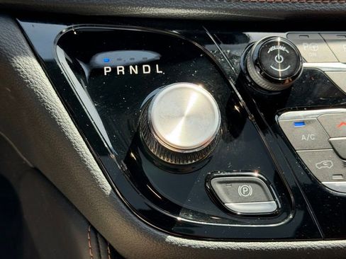 Used 2024 Chrysler Pacifica Pinnacle FWD image 27